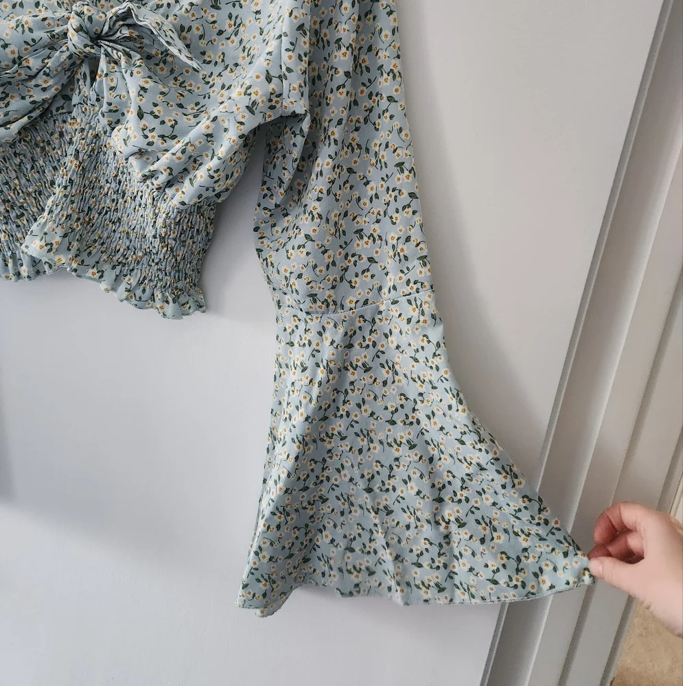 Romwe Floral Y2K Bohemian Crop Top Size Largebell Sleeve - Picture 5 of 6